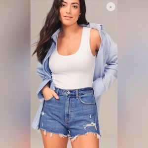 Abercrombie & Fitch High Rise Mom Short Curve Love size 28